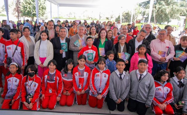 IHE acerca la lectura a la comunidad estudiantil con feria literaria (1) (1)