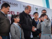 Natividad Castrejón entrega 20 mil lentes a estudiantes de educación básica