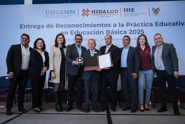 Natividad Castrejón entregó medallas y reconocimientos a docentes en la Práctica Educativa 2025 (2)