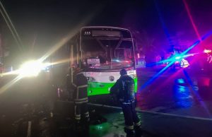 Incendio de autobús moviliza a cuerpos de emergencia