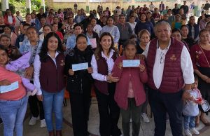 Sebiso entregó apoyos a personas artesanas damnificadas en región Otomí-Tepehua