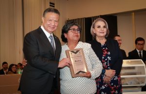 Menchaca Salazar reconoce la trayectoria del personal del Poder Judicial