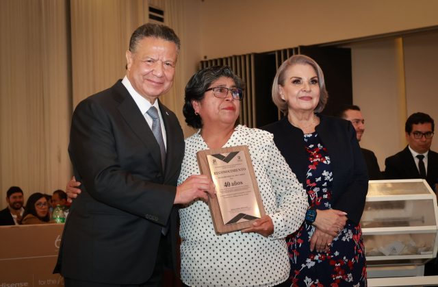 15 DICIEMBRE 2025_GOBERNADOR_CENA DE FIN DE AÑO Y ENTREGA DE RECONOCIMIENTOS POR AÑOS DE SERVICIO A TRABAJADORES DEL PODER JUDICIAL-5 (1)