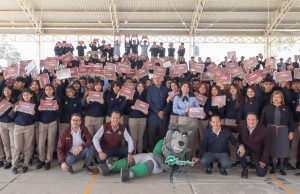 Natividad Castrejón entrega tabletas en Conalep Tizayuca y Villa de Tezontepec