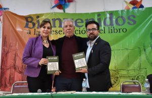 Usuario del CGI Pachuca presenta el libro Los Plateados, famosos bandidos del estado de Hidalgo