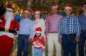 Kristel Rodríguez y Alfredo San Román encabezan encendido del Pino y Villa Navideña en Huejutla