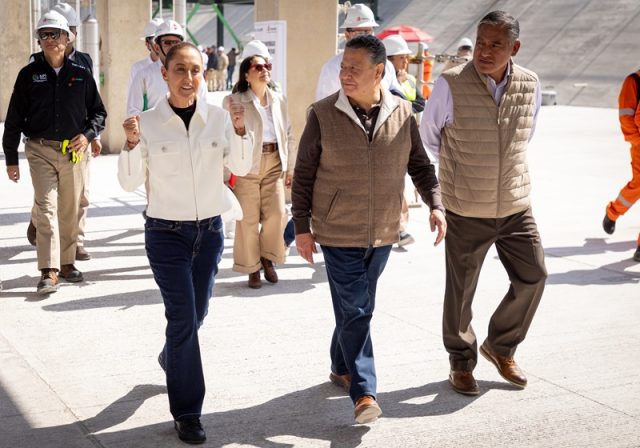 040126_GOBNERNADOR-PRESIDENTA_RECORRIDO REFINERÍA-17