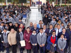 Natividad Castrejón entrega 903 lentes a estudiantes de San Salvador