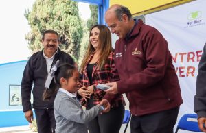 ENTREGA IHE MÁS DE MIL LENTES A ESTUDIANTES DE TEZONTEPEC DE ALDAMA