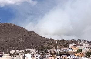 SEMARNATH encabeza el combate a incendio de interfaz urbano tipo 3 en la serranía de Pachuca