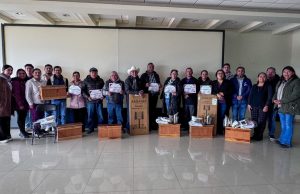 Realiza Secretaría del Campo entrega de equipamiento para rescate de abejas