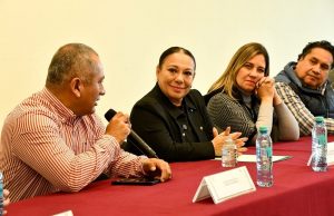 Representantes de Tiendas 3B donan al Gobierno de Tulancingo aparatos para gimnasio al aire libre