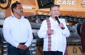 Julio Menchaca verificó avance de obra pública en Acatlán