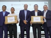 Natividad Castrejón entregó computadoras a docentes afectados por vaguada monzónica