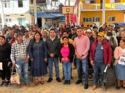 Despacho del Gobernador dota de herramientas y tinacos a familias de la Otomí-Tepehua