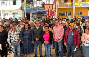 Despacho del Gobernador dota de herramientas y tinacos a familias de la Otomí-Tepehua
