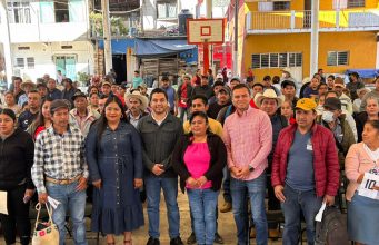 Despacho del Gobernador dota de herramientas y tinacos a familias de la Otomí-Tepehua