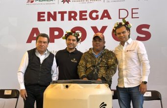 Despacho del Gobernador entrega tinacos a familias hidalguenses