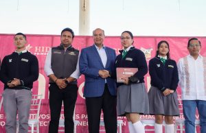 Entregan 2 mil 925 tabletas a estudiantes del Cobaeh