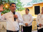 Alfredo San Román entrega sellos y nombramientos a delegadas y delegados en Huejutla