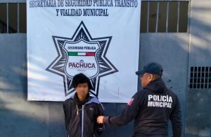 Menor es detenido tras intentar huir con moto robada en Pachuca