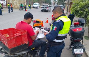 Refuerzan cultura de prevención con campaña de uso correcto de casco en Huejutla