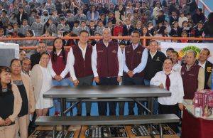 Entregan apoyos educativos a más de 50 planteles en Pacula