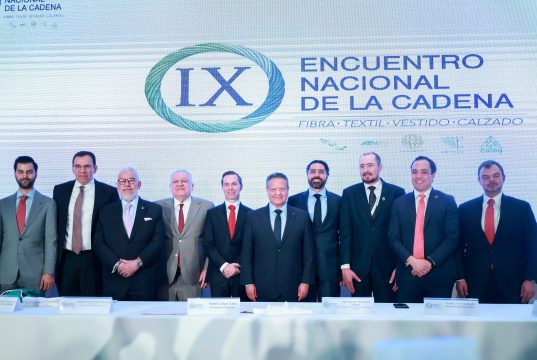 Julio Menchaca cobija a la cadena Fibra-Textil-Vestido-Calzado