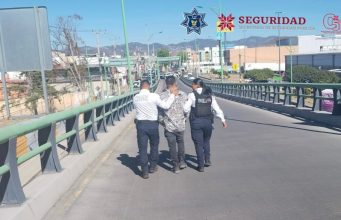 RESCATE EXITOSO: ELEMENTOS DE SSPH AUXILIAN A PERSONA EN PUENTE PEATONAL