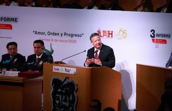 Reafirma Julio Menchaca compromiso con la educación, durante informe de la UAEH