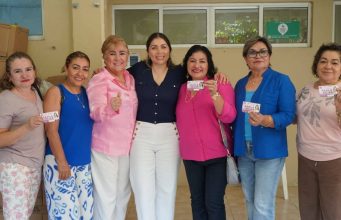 Kristel Rodríguez inicia entrega de boletos para la Conferencia de Paola Rojas en Huejutla