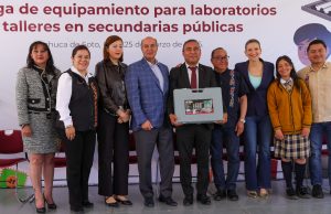 Natividad Castrejón entrega equipamiento a secundarias y laboratorios de ciencias