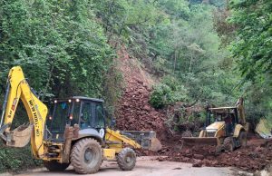 ATIENDE GOBIERNO DE HIDALGO DERRUMBE EN TIANGUISTENGO; SE RESTABLECE LA CIRCULACIÓN VEHICULAR