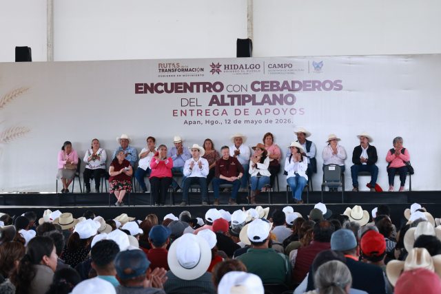 120526_GOBERNADOR_ENCUENTRO CON CEBADEROS DEL ALTIPLANO_APAN-13 (1)