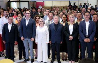 Julio Menchaca toma protesta al nuevo presidente de la Asociación de Alcaldes del Estado de Hidalgo