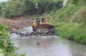 POR INSTRUCCIÓN DEL GOBERNADOR JULIO MENCHACA, SIPDUS INICIA LIMPIEZA Y DESAZOLVE DEL RÍO TECOLUCO