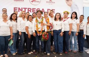 APOYO A PERSONAS CON DISCAPACIDAD DEL ALCALDE ALFREDO SAN ROMÁN Y LA TITULAR DEL DIF MUNICIPAL, KRISTEL RODRÍGUEZ