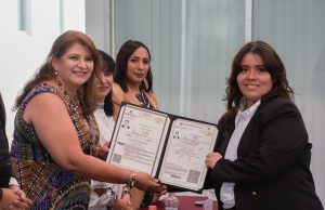 UNIDEH entrega 47 títulos y es reconocida como Universidad Promotora de la Salud