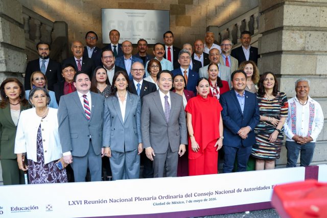 Hidalgo participa en reunión nacional de autoridades educativas (2) (1)