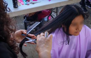 DIF HUEJUTLA REALIZA EXITOSA JORNADA DE CORTES DE CABELLO GRATUITOS EN IXCUICUILA