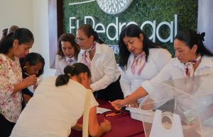 RECONOCEN LABOR DE EDUCADORAS Y EDUCADORES CON GRAN FESTEJO EN HUEJUTLA