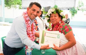 Alfredo San Román reconoce a las parteras como herederas del legado ancestral de los pueblos