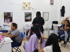 DIF HUEJUTLA CONSIENTE A MAMÁ CON EXITOSA JORNADA DE BELLEZA INTEGRAL