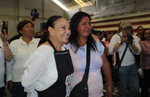 Más de 10 mil personas celebran a las madres en Tulancingo; Ángela Maldonado gana automóvil