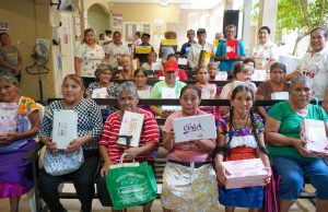 DIF Huejutla realiza segunda entrega de calzado gratuito para adultos mayores en vulnerabilidad