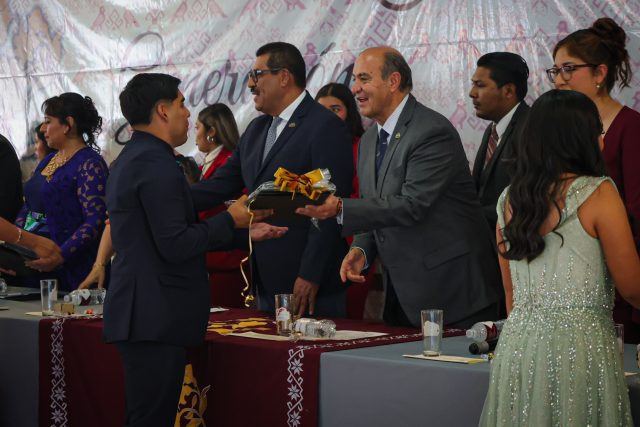 Egresan 150 estudiantes de la Escuela Normal Valle del Mezquital