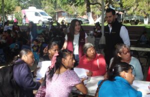 La Contraloría supervisa la entrega de apoyos sociales en Xochicoatlán y San Agustín Metzquititlán para garantizar transparencia