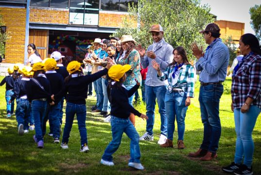 Iniciativa Cadena de Amor del DIF Hidalgo acerca a niñas y niños de atención prioritaria al campo