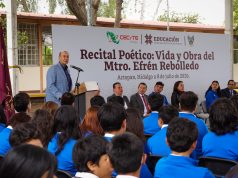 Natividad Castrejón encabeza recital poético en honor a Efrén Rebolledo