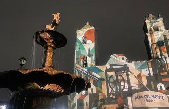 La pasión mundialista continúa en Hidalgo con homenajes a leyendas del fútbol a través del videomapping